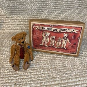 Vintage The Shoe Box Bears figurine Style# 3200
Augustus "Gus" Grizberg